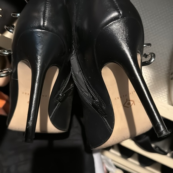 Katy Perry Women's Black 100mm Unity Pins Leather Ankle Boots Size 40.5 - Picture 13 of 16